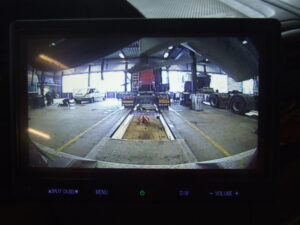 camerabeeld achter inbouw vrachtwagen