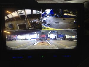 split monitor camera inbouw vrachtwagen dodehoek frontzicht
