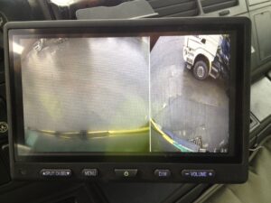 split monitor camera inbouw vrachtwagen dodehoek frontzicht