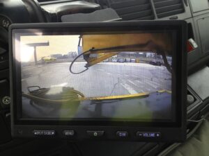 split monitor camera inbouw vrachtwagen dodehoek frontzicht beeldscherm